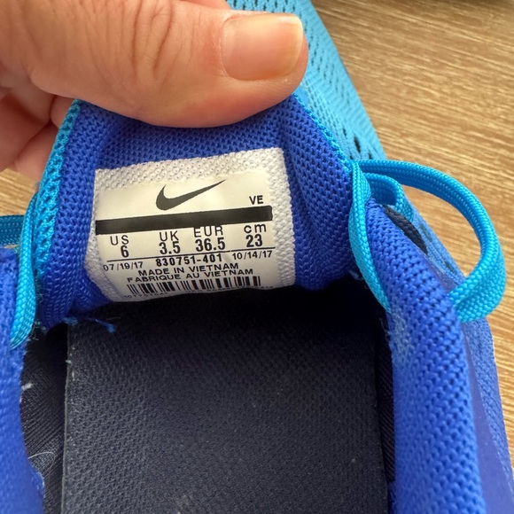 Nike size 6 shoe bundle. One blue and one black. - Picture 6 of 9